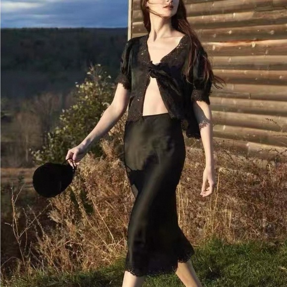 Doen Tops - Doen Idella Top in Black Silk